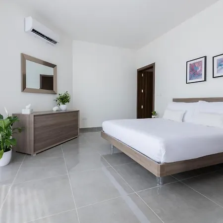 Staymela -