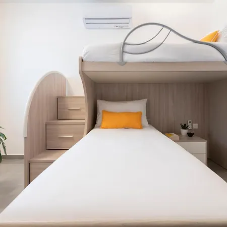 Staymela -