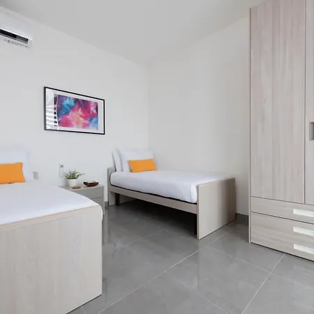 Apartman Staymela - *