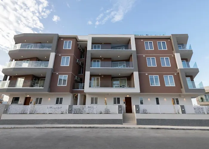 Staymela - * Birkirkara