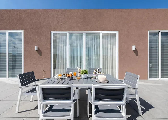 Staymela - * Birkirkara